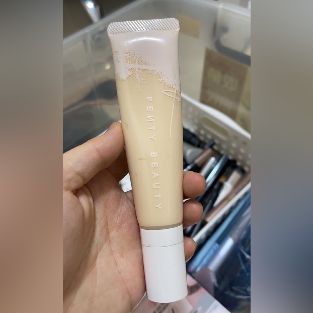 3 for $25- Fenty pro filt'r hydrating foundation- Shade 105